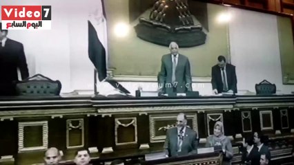 تصفيق النواب بعد موافقة البرلمان على مشروع قانون الجمعيات