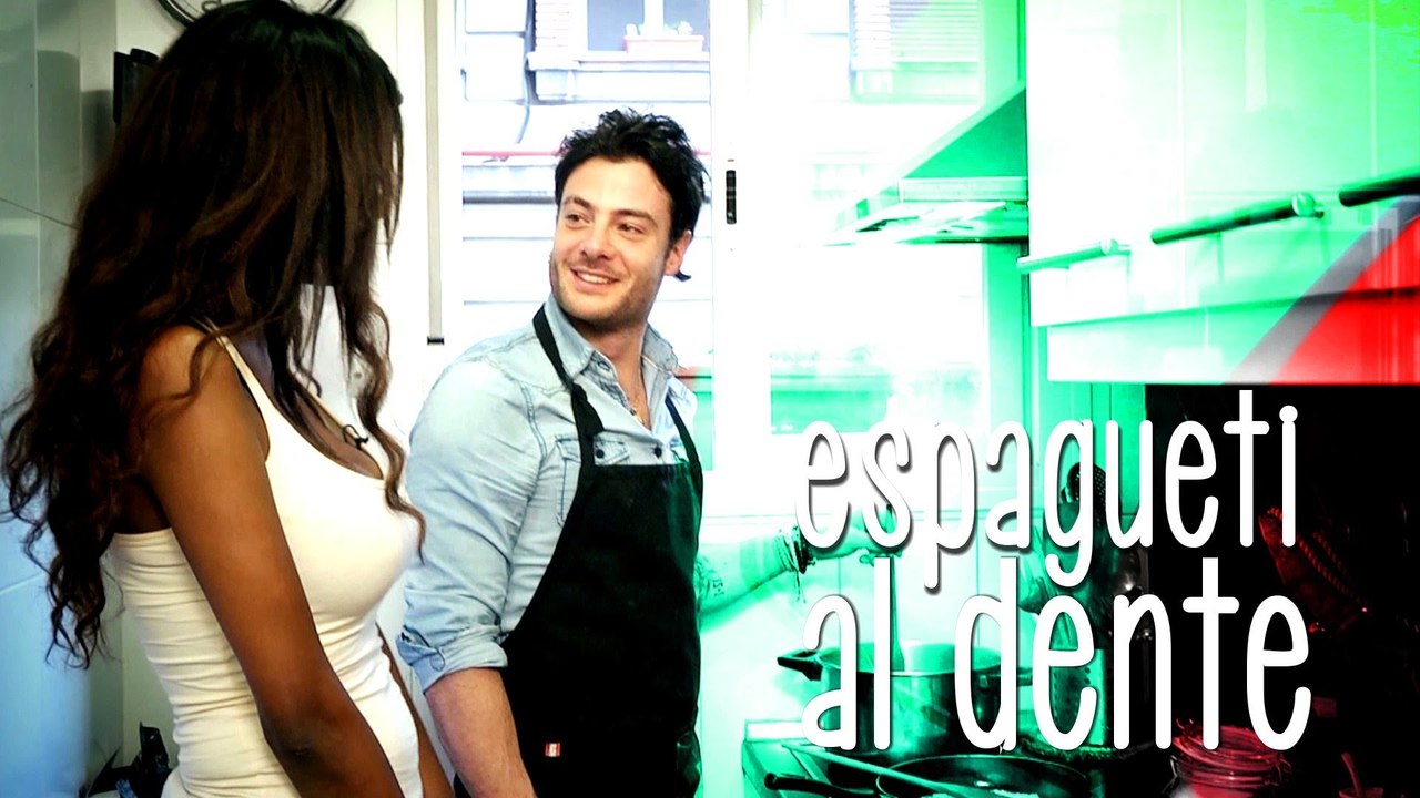 Espagueti al dente. Aless prepara pasta al dente para conquistar a Liz