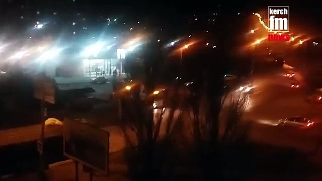 По Керчи снова проехала колонна военной техники