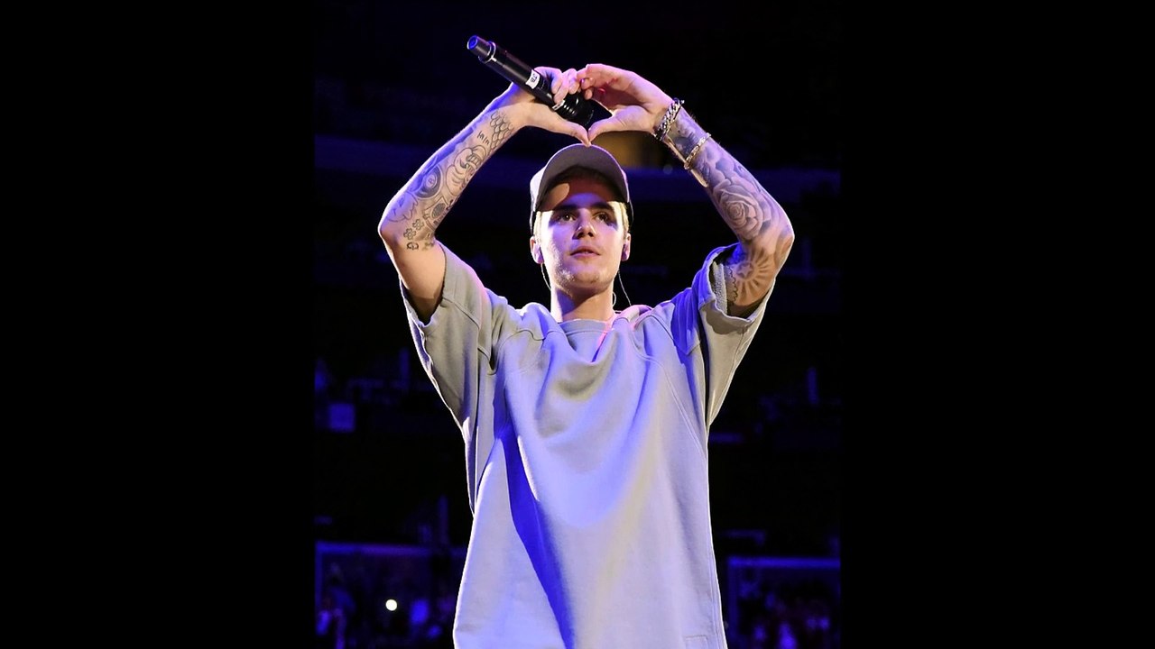 Watch Justin Bieber  Cry During a  Performance