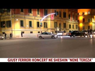 Descargar video: Report TV - Në pritje të Giusy Ferreri-it, fansat sfidojnë temperaturat, ''pushtojnë'' sheshin