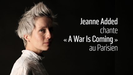 Jeanne Added chante «A War is Coming» au Parisien