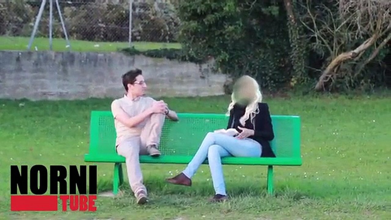 Elle l'envoie chier mais quand elle découvre qu'il connait maitre Gims elle devient une autre personne ! Go pour les insultes !