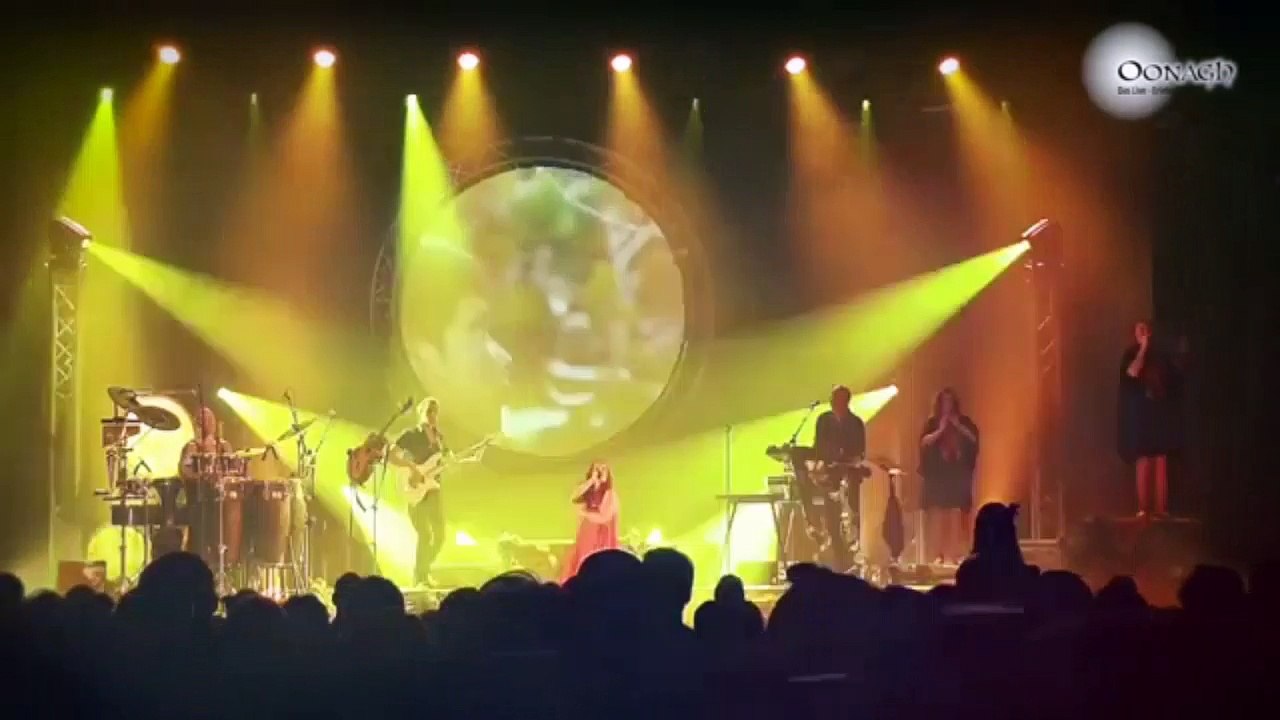Oonagh live in Februar 2017