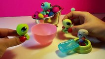 Play doh Bath time with Littlest Pet shop turtles | Surprise egg kinds toys