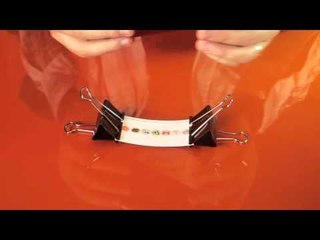 Fika Dika - Suporte para celular com prendedores de papel
