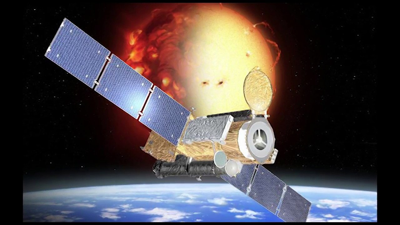 Are aliens draining our solar energy Images of monster UFOs circling the Sun emerge!