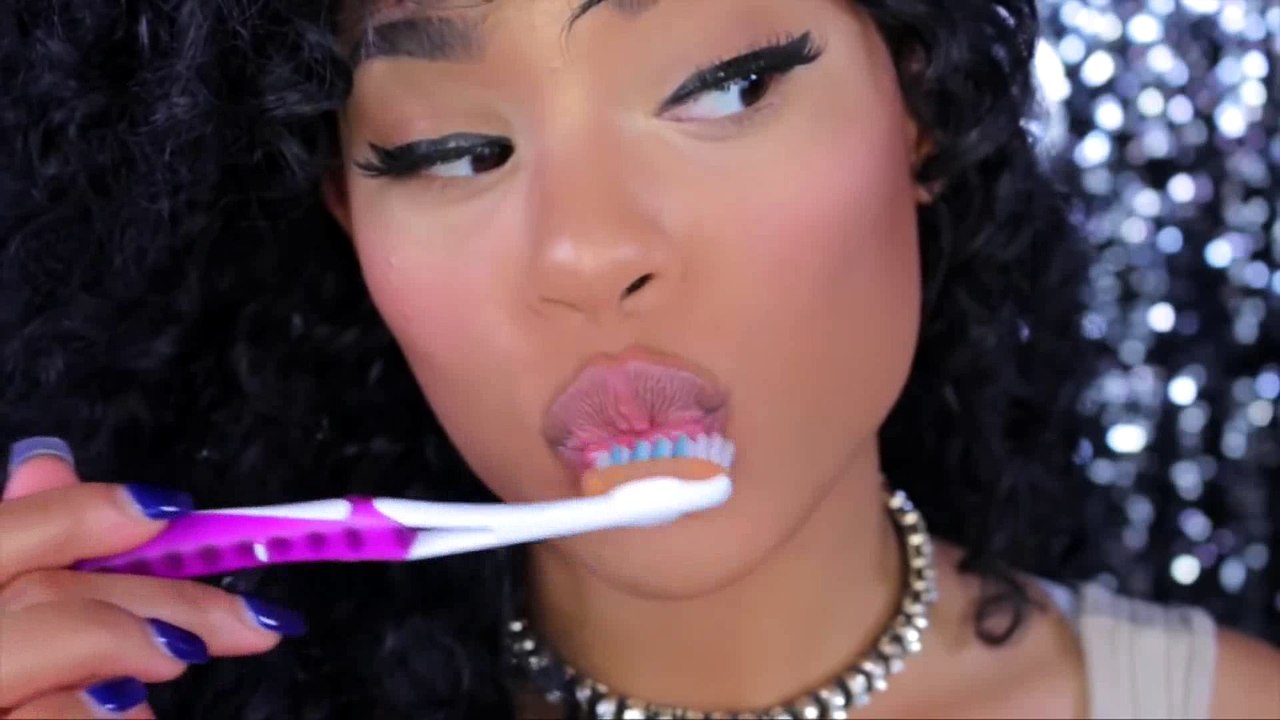 HOW TO  APPLYING LIQUID LIPSTICK on Lips