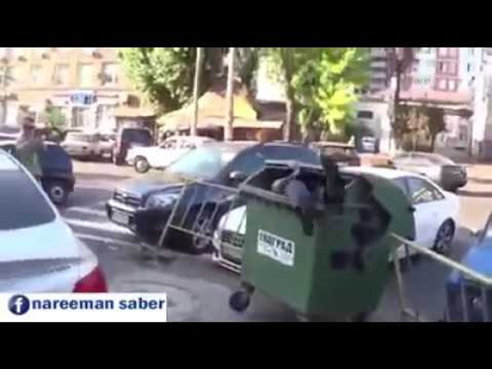 les hommes politique dans les poubelles