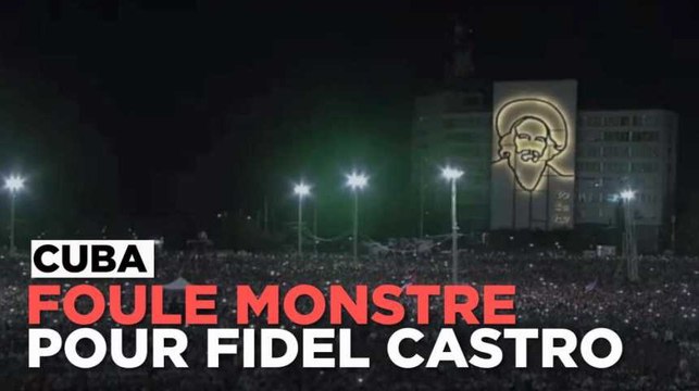 Un foule immense rend hommage à Fidel Castro à La Havane