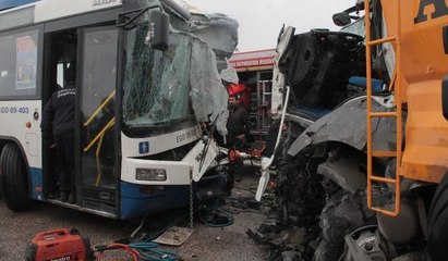 Ankara'da belediye otobüsü ile kampyon çarpıştı: Çok sayıda yaralı var