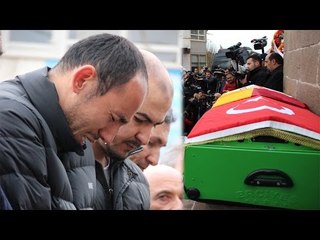 Milli Futbolcu Doğum Gününde Babasını Son Yolculuğuna Uğurladı