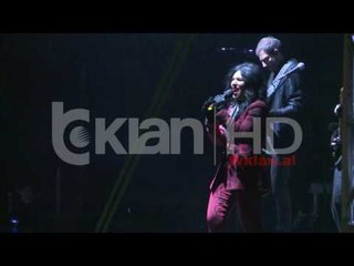 Giusy Ferreri koncert në Tiranë, qytetarët sfidojnë temperaturat e ulëta