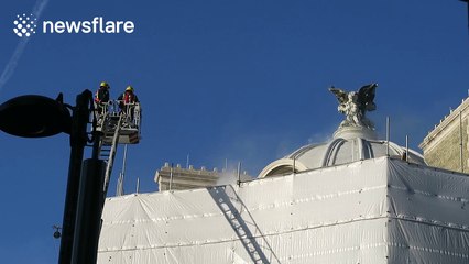 Firefighters tackle blaze on Fleet Street