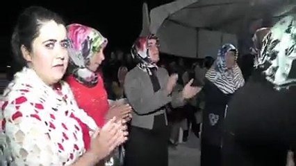 Denizlili Teyzenin Kaşıkla Muhteşem Girişi Süpürge