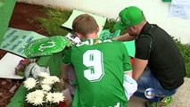 Family and fans mourn plane crash victims in Chapecó