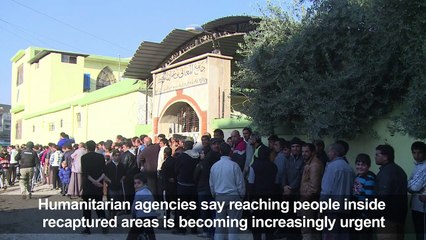 Mosul residents receive food aid amid operation