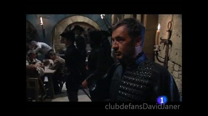 EL COMISARIO LLEGA LA TABERNA DE CIPRI A PONER ORDEN