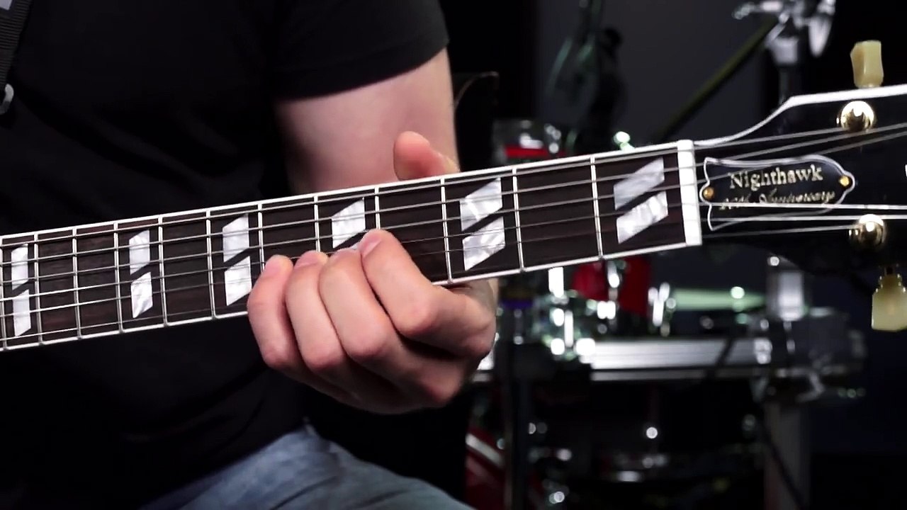How To Use Vibrato On Guitar - Lead Guitar Lesson #7