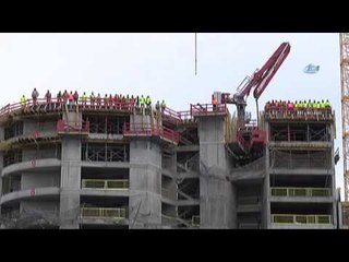 80 Metrelik Vinç Üzerinde Saygı Duruşu