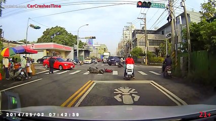 Rosja drastyczne wypadki samochodowe kompilacja 2016