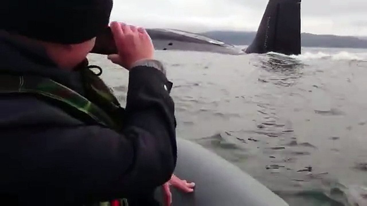 Des pêcheurs russes tombent nez à nez avec un sous-marin !