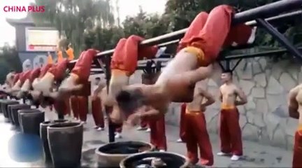 Entrainement de fou des moines Shaolin ! :O