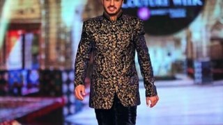 Arshad Khan Chaiwala the showstopper at the Bridal Couture Week Lahore.