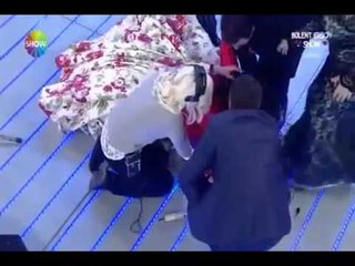 Bülent Ersoy canlı yayında bayıldı