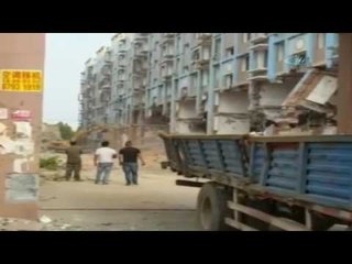 Devasa bina böyle yıkıldı