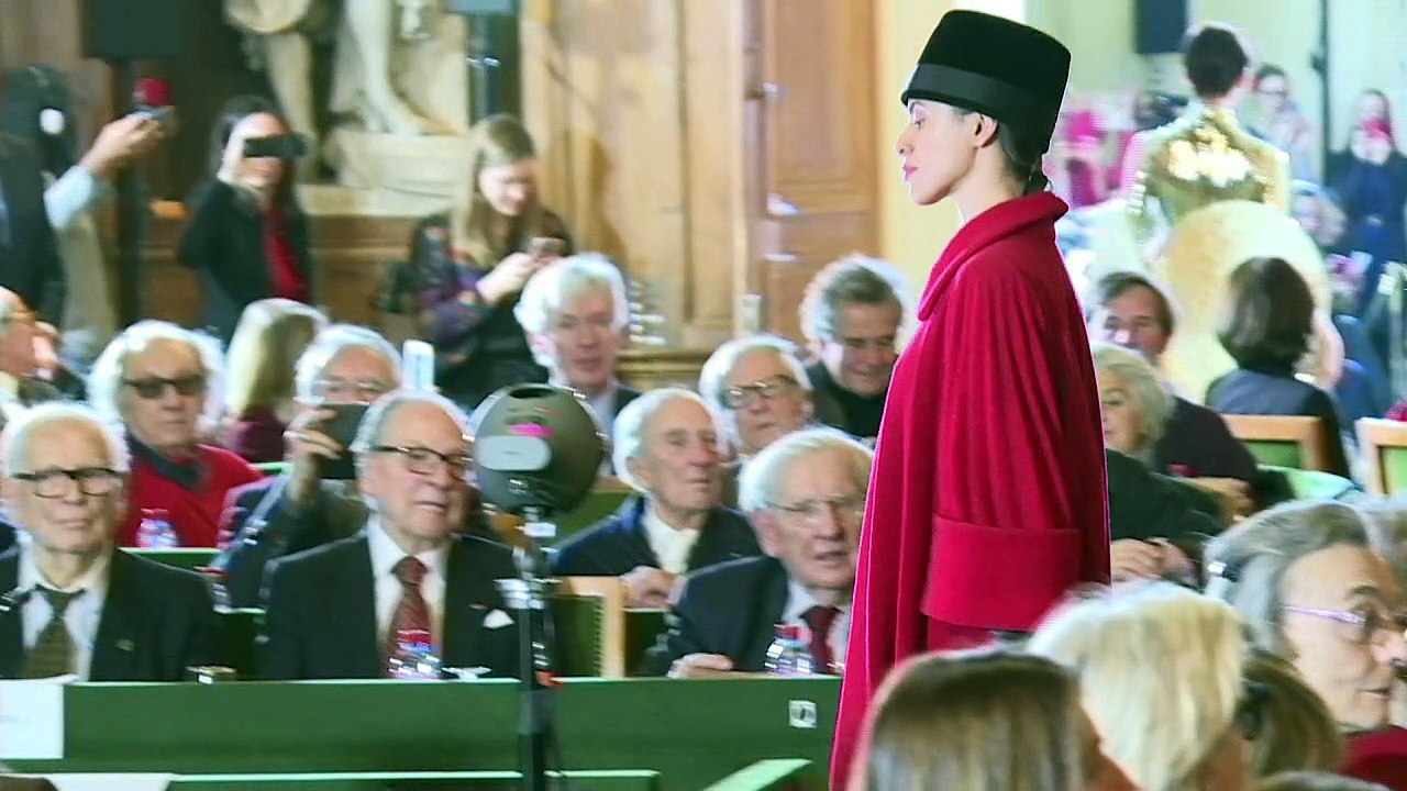 Mode: Pierre Cardin fait défiler 70 ans de ses créations à Paris