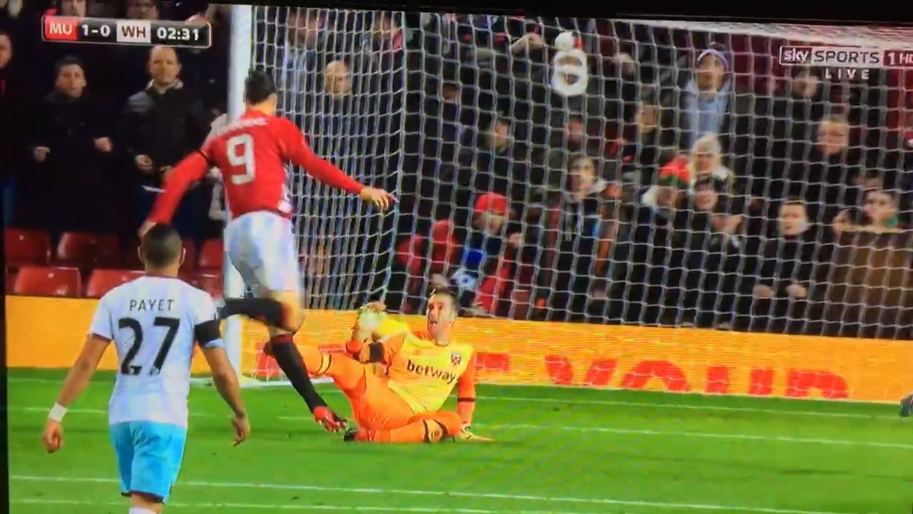 West Ham's Keeper Adrian With A Horror Knee Tackle vs Zlatan Ibrahimovic!