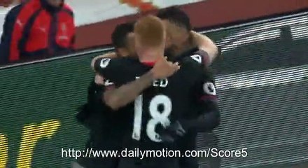 Ryan Bertrand Goal Arsenal 0 - 2 Southampton EFL Cup 30-11-2016