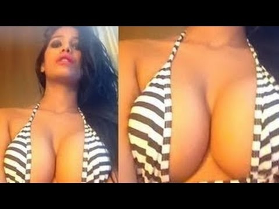 Poonam Pandey's UNCENSORED Twitter Hot Pics