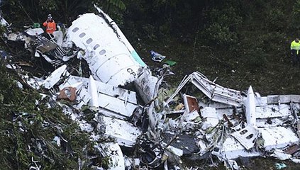 Diálogo entre la torre de control y piloto del vuelo de Lamia que trasladaba a Chapecoense