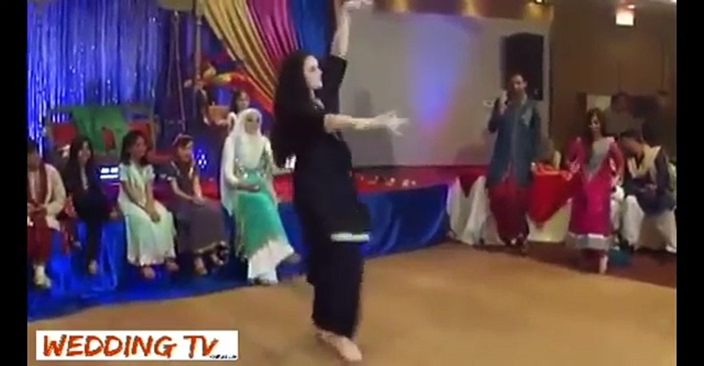 Pakistani Beautiful Girl Mehndi Dance On Punjabi Song HD