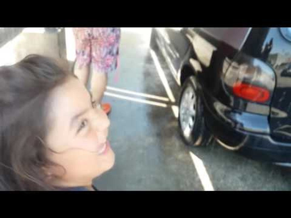 lavando o carro do Papai