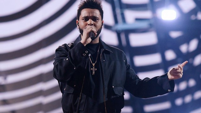 The Weeknd Performs ‘Starboy’ At Victoria Secret Fashion Show