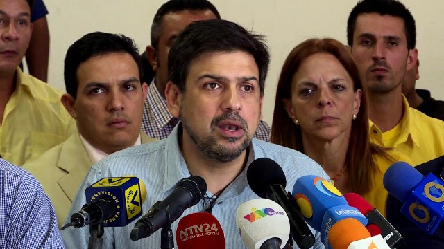 Oposición venezolana amenaza con dejar diálogo con el gobierno