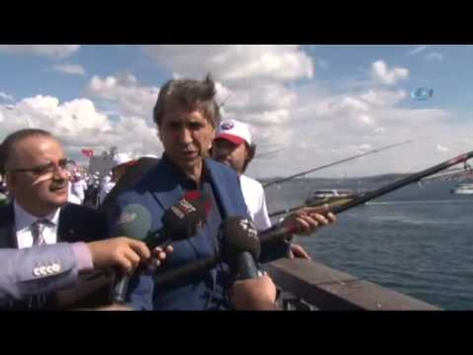 Galata Köprüsünde Balık Tutma Yarışı