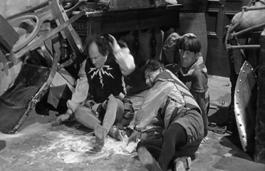 The Three Stooges - S 21 E 2 - Musty Musketeers