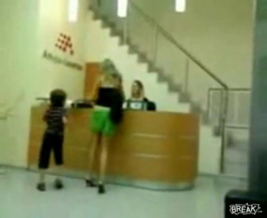 Çocuk Değil Tam Bir Velet