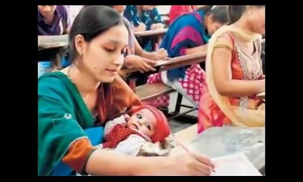 Teri Yaad Aati Hai Maa - Very Emotional Heart Touching Song