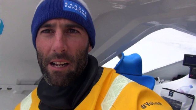 Ce skipper d'un voilier rencontre un navire de guerre Français dans l'océan Indien - Armel Le Cléach, Vendée Globe