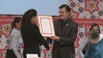 Perezagua recibe el Premio Sor Juana Inés de la Cruz en México