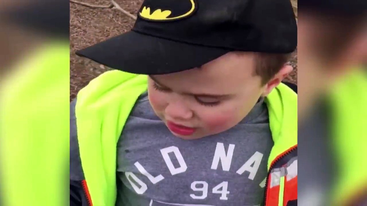 Heuuu elle est ou ma casquette batman.... Trop marrant le gamin