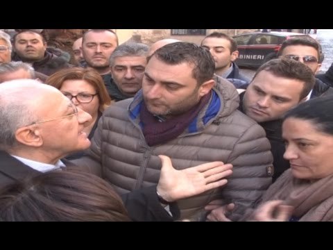 Vertenza pulizie Asl Salerno, De Luca ai lavoratori: Basta porcate ignobili (29.11.16)