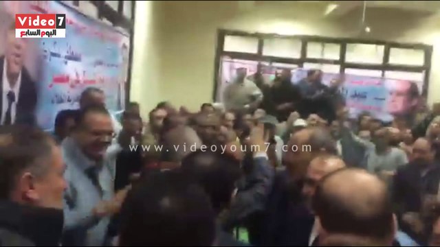 بالفيديو.. عمال مصنع الدلتا للسكر بكفر الشيخ يهتفون تحيا مصر بعد وصول مسئولين لحل أزمتهم