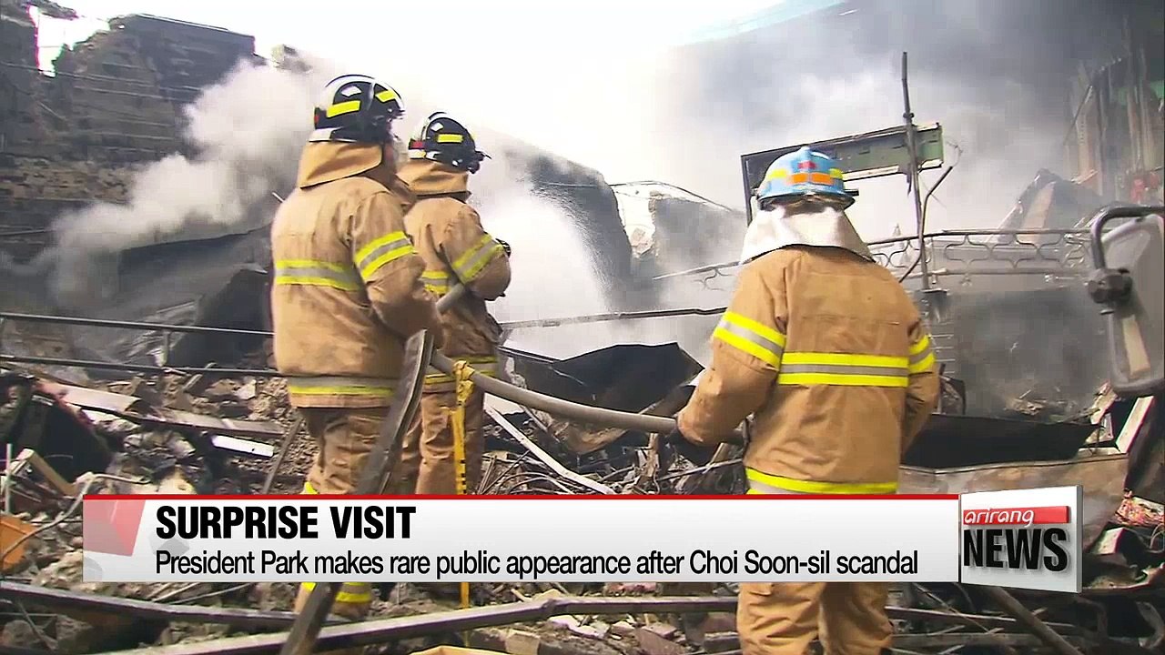 President Park visits fire-ravaged Daegu market, pledges relief measures