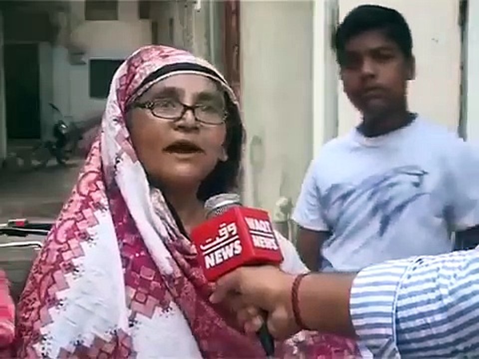 Funny aunty abusing live